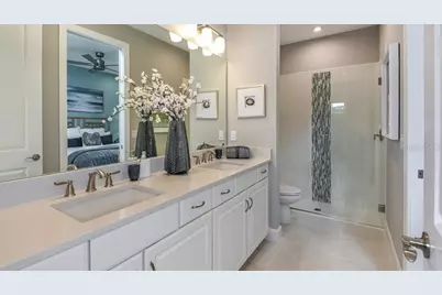 16215 Isola Place, Bradenton, FL 34211 - Photo 10