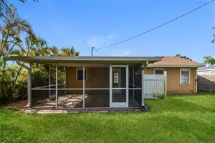 2897 Oak St, Sarasota, FL 34237 - Photo 6