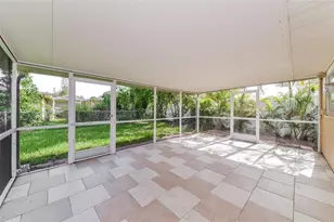 2897 Oak St, Sarasota, FL 34237 - Photo 4