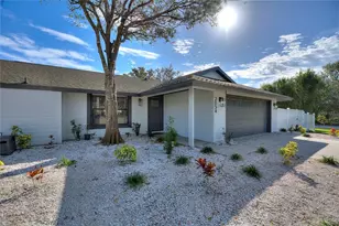 2054 Racimo Dr, Sarasota, FL 34240 - Photo 4
