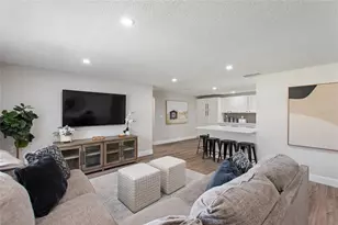 2054 Racimo Dr, Sarasota, FL 34240 - Photo 10