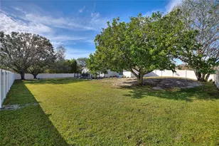 2054 Racimo Dr, Sarasota, FL 34240 - Photo 26