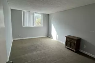 2700 Coconut Bay Ln, Sarasota, FL 34237 - Photo 6