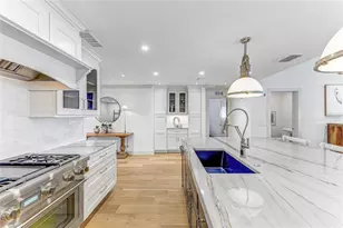 605 Key Royale Dr, Holmes Beach, FL 34217 - Photo 24