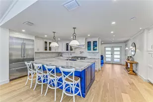 605 Key Royale Dr, Holmes Beach, FL 34217 - Photo 20