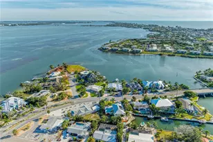 605 Key Royale Dr, Holmes Beach, FL 34217 - Photo 92