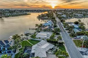 605 Key Royale Dr, Holmes Beach, FL 34217 - Photo 10