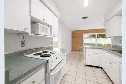 2208 34th Street W, Bradenton, FL 34205 - Photo 8