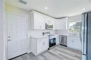 4867 E Riverside Dr, Fort Myers, FL 33905 - Photo 6