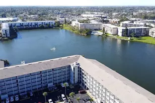 3122 Lake Bayshore Dr, Bradenton, FL 34205 - Photo 1