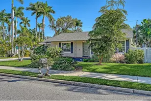 121 24th St W, Bradenton, FL 34205 - Photo 4