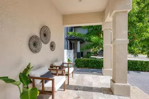 2159 Hawthorne St, Sarasota, FL 34239 - Photo 2