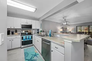 703 Oakview Dr, Bradenton, FL 34210 - Photo 2