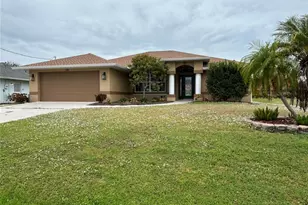 113 Mark Twain Ln, Rotonda West, FL 33947 - Photo 1