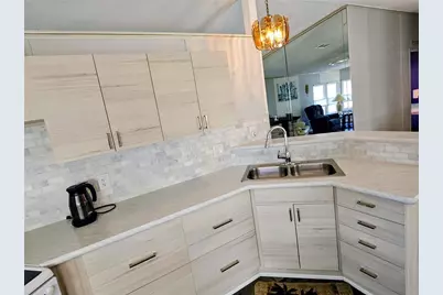 305 Oakwood Boulevard E, Sarasota, FL 34237 - Photo 22