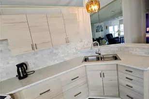 305 Oakwood Blvd E, Sarasota, FL 34237 - Photo 22