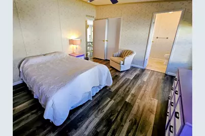 305 Oakwood Boulevard E, Sarasota, FL 34237 - Photo 28