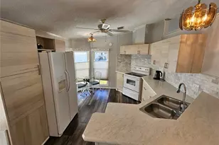 305 Oakwood Blvd E, Sarasota, FL 34237 - Photo 18