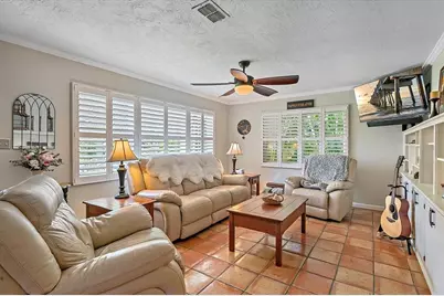 2210 8th Avenue W, Bradenton, FL 34205 - Photo 2