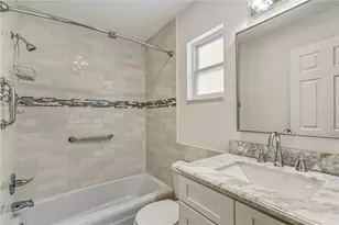 1900 Benjamin Franklin Dr, Sarasota, FL 34236 - Photo 34