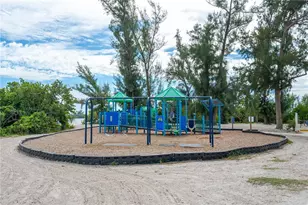 1900 Benjamin Franklin Dr, Sarasota, FL 34236 - Photo 44