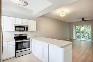 4275 Castlebridge Ln, Sarasota, FL 34238 - Photo 6