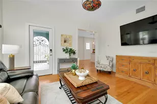 446 Burns Ct, Sarasota, FL 34236 - Photo 4