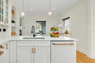 446 Burns Ct, Sarasota, FL 34236 - Photo 10