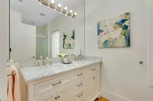 446 Burns Ct, Sarasota, FL 34236 - Photo 16