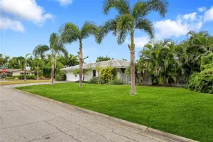 3119 Pinecrest St, Sarasota, FL 34239 - Photo 4