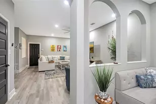 3827 Parkridge Cir, Sarasota, FL 34243 - Photo 8