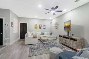 3827 Parkridge Cir, Sarasota, FL 34243 - Photo 4