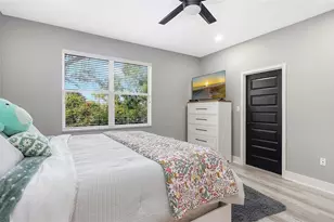 3827 Parkridge Cir, Sarasota, FL 34243 - Photo 18