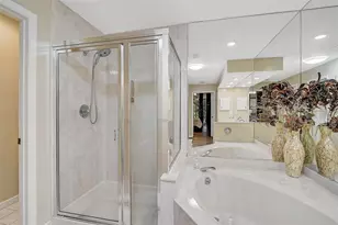 7341 Golf Pointe Cir, Sarasota, FL 34243 - Photo 22