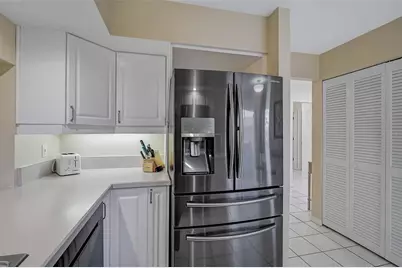 7341 Golf Pointe Circle, Sarasota, FL 34243 - Photo 12