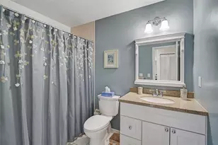 7341 Golf Pointe Cir, Sarasota, FL 34243 - Photo 28