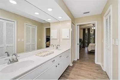 7341 Golf Pointe Circle, Sarasota, FL 34243 - Photo 24