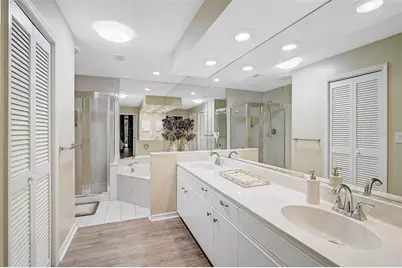 7341 Golf Pointe Circle, Sarasota, FL 34243 - Photo 22