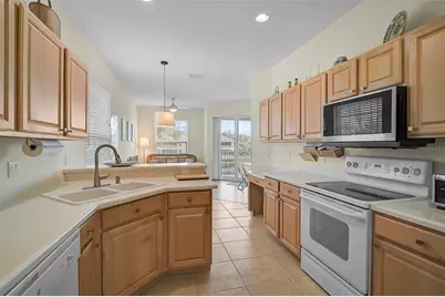 7012 Prosperity Circle #706, Sarasota, FL 34238 - Photo 6