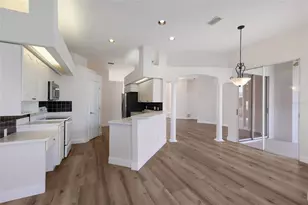 7111 41st Ln E, Sarasota, FL 34243 - Photo 10