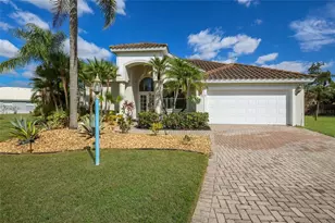 7111 41st Ln E, Sarasota, FL 34243 - Photo 2