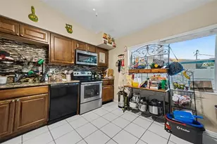 3635 Bali Dr, Sarasota, FL 34232 - Photo 8