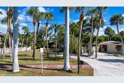 51 S Adams Drive, Sarasota, FL 34236 - Photo 16