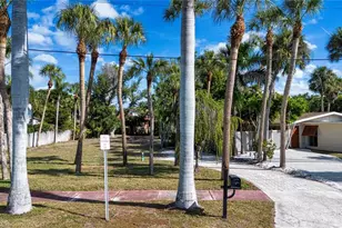 51 S Adams Dr, Sarasota, FL 34236 - Photo 16