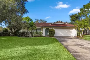 433 Whitfield Ave, Sarasota, FL 34243 - Photo 2