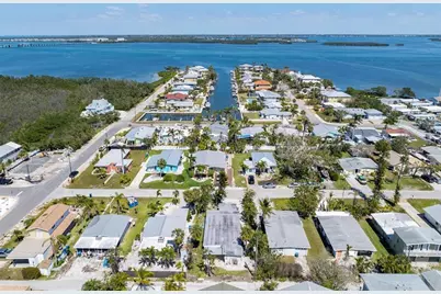 2714 Avenue C, Holmes Beach, FL 34217 - Photo 6