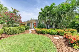 136 Crescent Dr, Anna Maria, FL 34216 - Photo 4