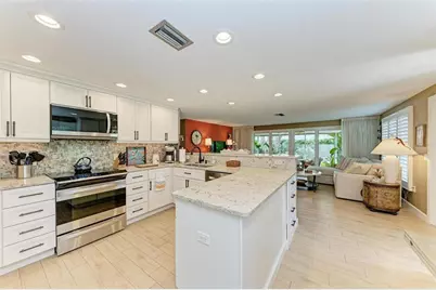 136 Crescent Dr, Anna Maria, FL 34216 - Photo 16