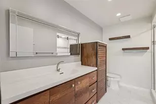 5755 Avista Dr, Sarasota, FL 34243 - Photo 30