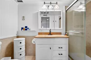 2100 Benjamin Franklin Dr, Sarasota, FL 34236 - Photo 10